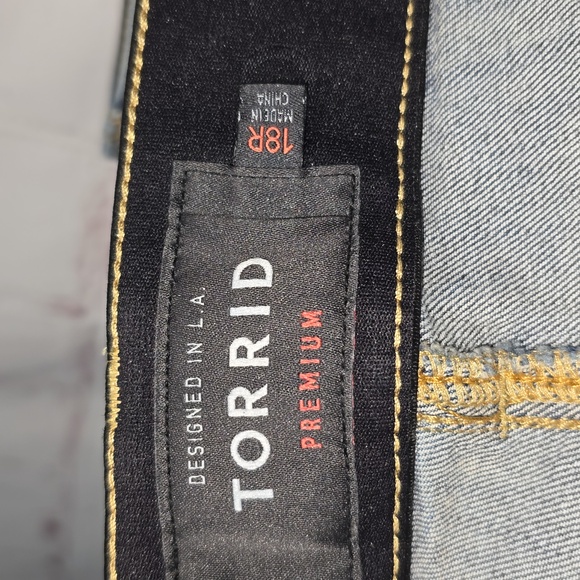 TORRID Bombshell Skinny Premium Stretch  Destructed Jean Womens Size 18R - Picture 9 of 15